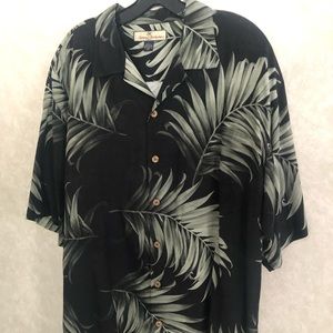 Tommy Bahama size large Hawaiian shirt mint condition